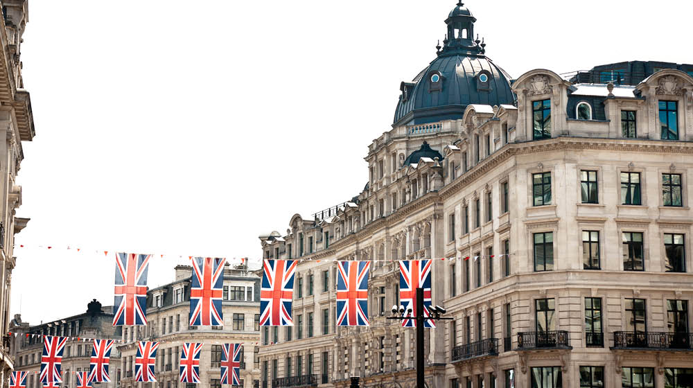 london architecture: preparation for the queen's diamond jubileeRELEVANT LIGHTBOXES LONDON + NYC