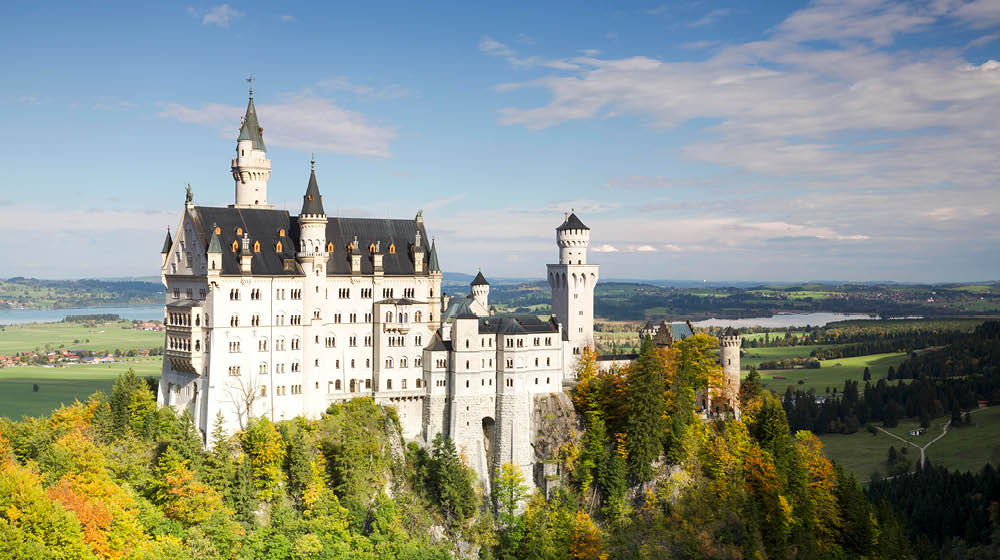 Schloss Neuschwanstein Castle in autumn, East Allg u, Bavaria, Germany, Europe