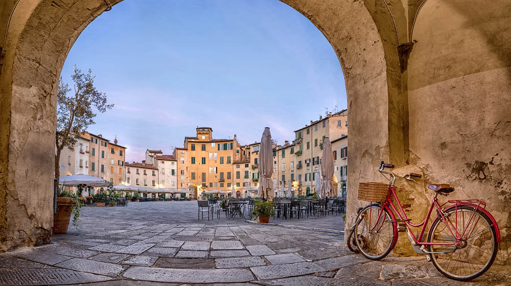 Lucca, Italy. View of Piazza dell'Anfiteatro square through the arch