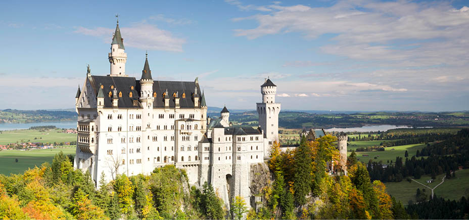 Schloss Neuschwanstein Castle in autumn, East Allg u, Bavaria, Germany, Europe
