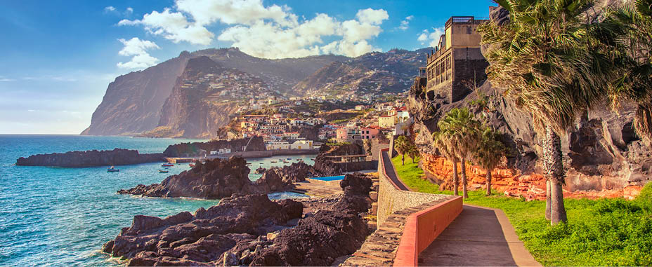 The beautifil Promenade walk from Funchal Lido into the fishing viallge of Camara de Lobos on Madeira at sunset