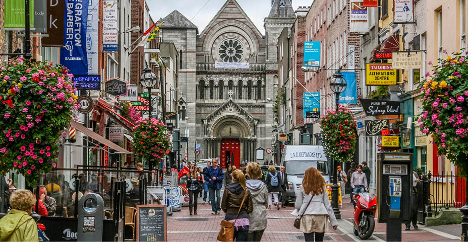 Shoppers on Grafton Street. Dublin, Ireland