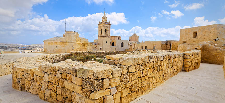 Walk around the Citadel of Gozo